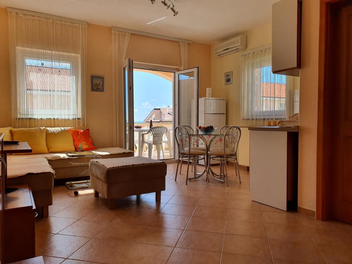 Apartments Coral Novalja Bagian luar foto