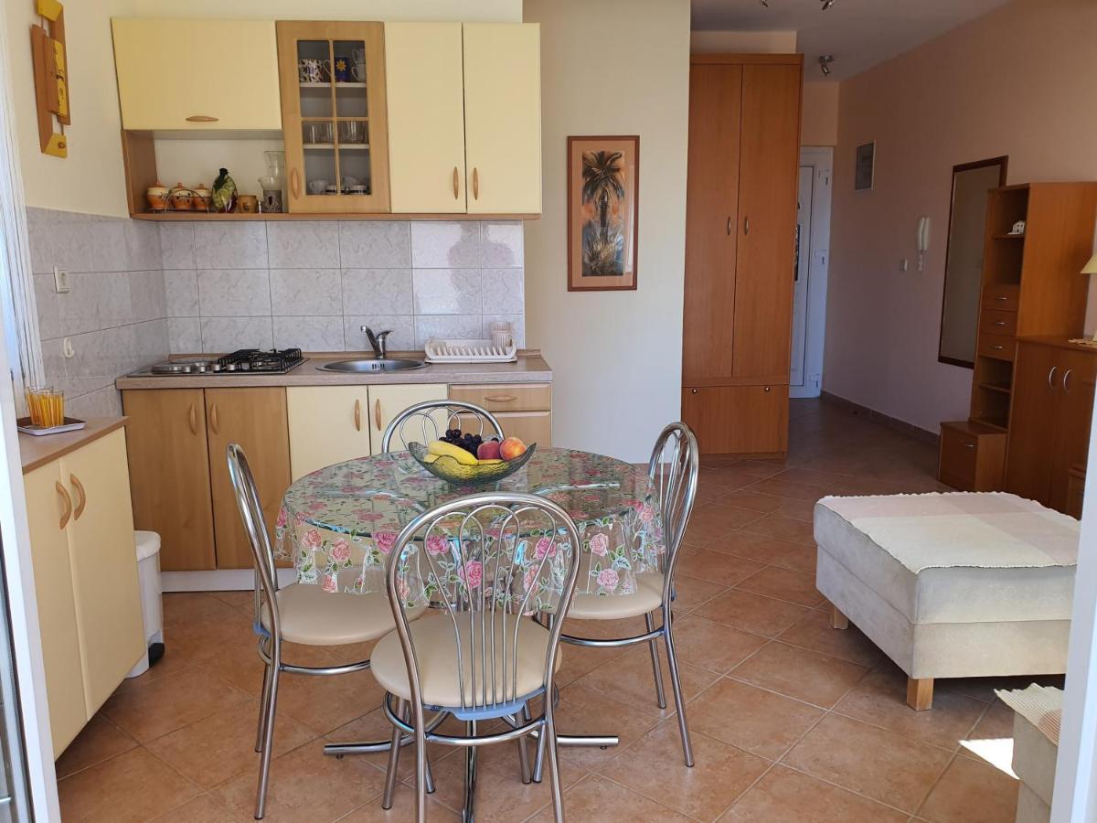 Apartments Coral Novalja Bagian luar foto