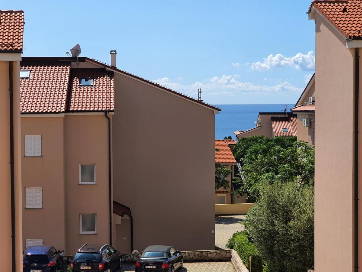 Apartments Coral Novalja Bagian luar foto