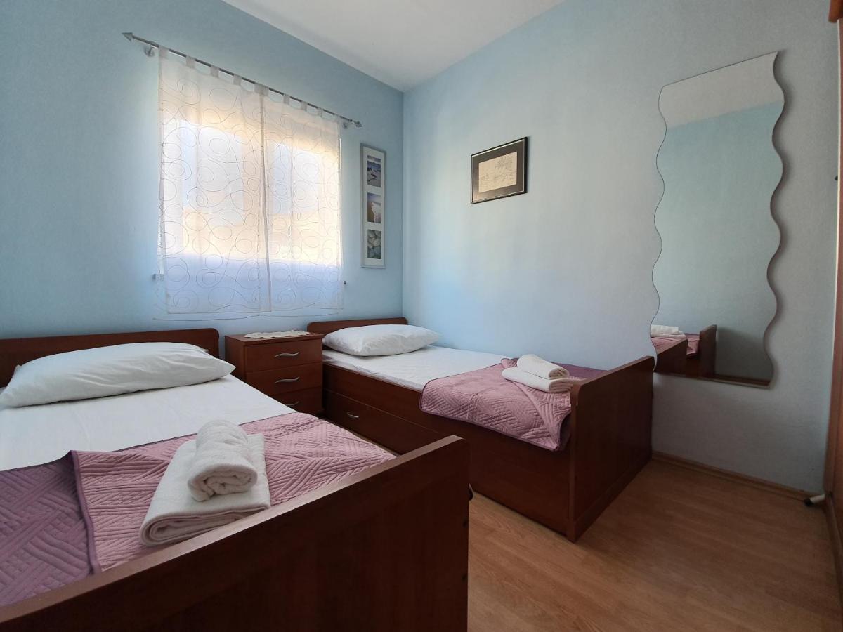 Apartments Coral Novalja Bagian luar foto