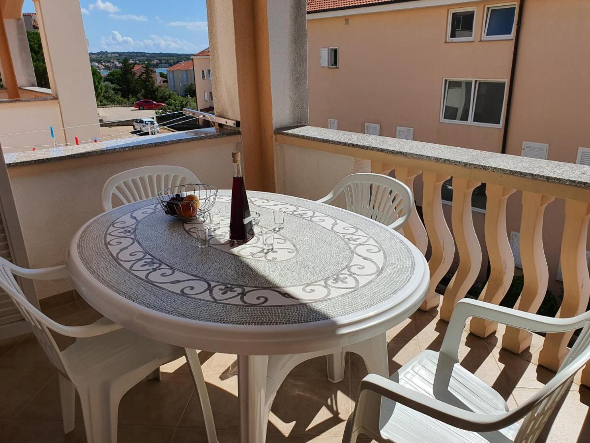Apartments Coral Novalja Bagian luar foto